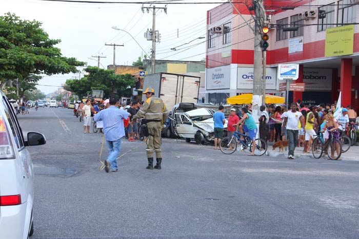
        
            Acidente deixa 7 feridos e 1 morta no Jurunas
        
    