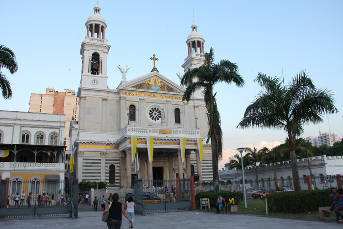 
        
            Manto da Virgem é apresentado ao público 
        
    