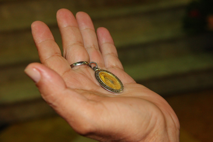 
        
            Manto da Virgem é apresentado ao público 
        
    