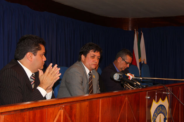 
        
            Assassinos de advogado são apresentados pela PC
        
    