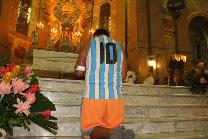 
        
            Manto da Virgem é apresentado ao público 
        
    