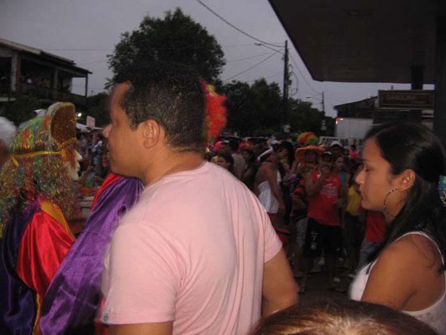 
        
            Homens se vestem de mulher em Curuçá
        
    