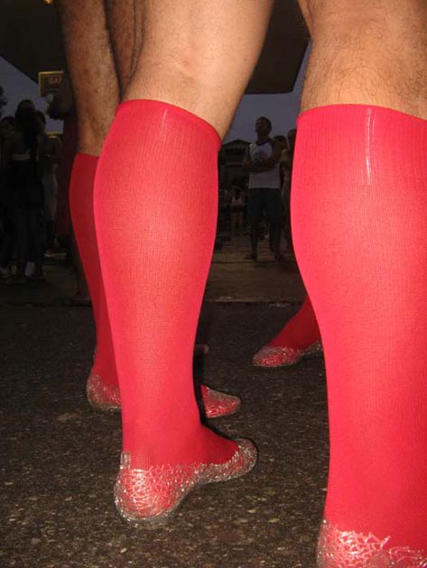 
        
            Homens se vestem de mulher em Curuçá
        
    