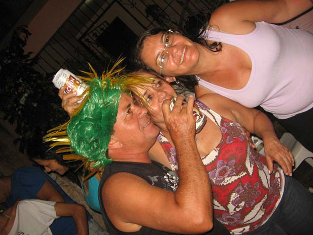 
        
            Homens se vestem de mulher em Curuçá
        
    