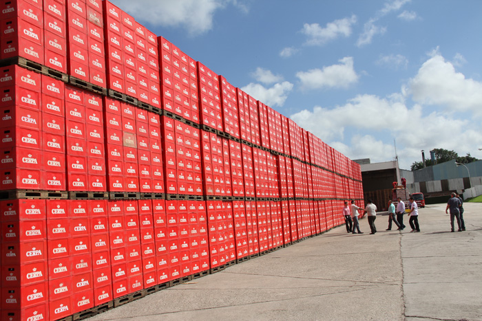 
        
            DOL e Cerpa entregam prêmio a vencedor de promoção
        
    