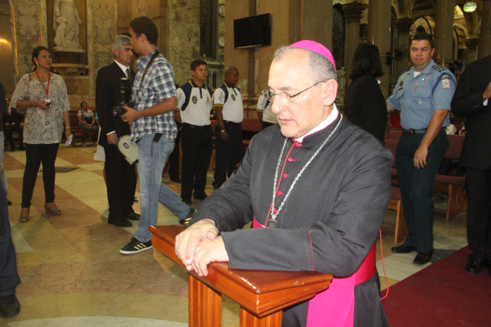 
        
            Arcebispo celebra missa de abertura oficial do Círio
        
    