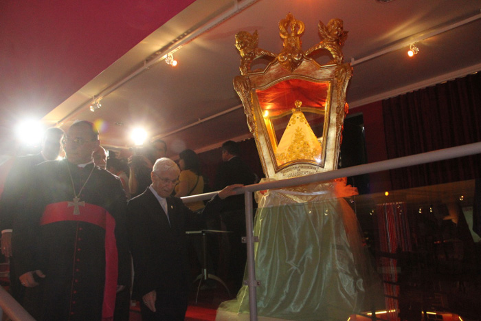 
        
            Arcebispo celebra missa de abertura oficial do Círio
        
    