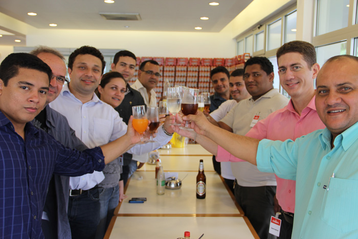 
        
            DOL e Cerpa entregam prêmio a vencedor de promoção
        
    