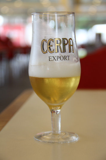 
        
            DOL e Cerpa entregam prêmio a vencedor de promoção
        
    
