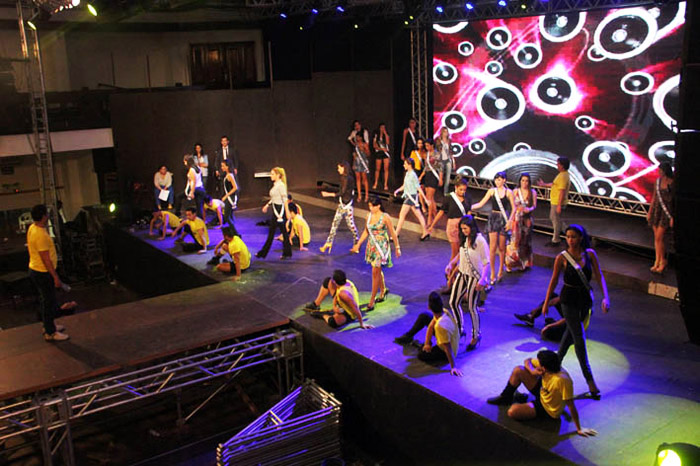
        
            Candidatas fazem último ensaio para Miss Pará
        
    