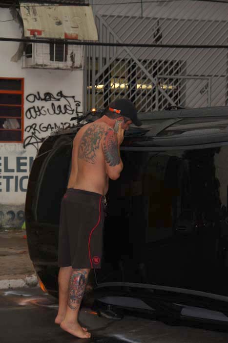 
        
            Carro capota após colisão na Alcindo Cacela
        
    