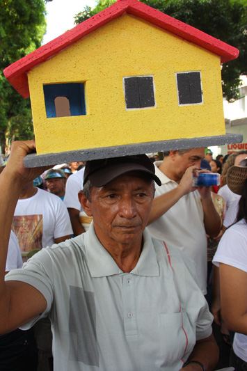 
        
            O sacrifício em nome da gratidão à Santa
        
    