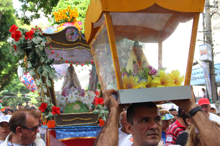 
        
            O sacrifício em nome da gratidão à Santa
        
    