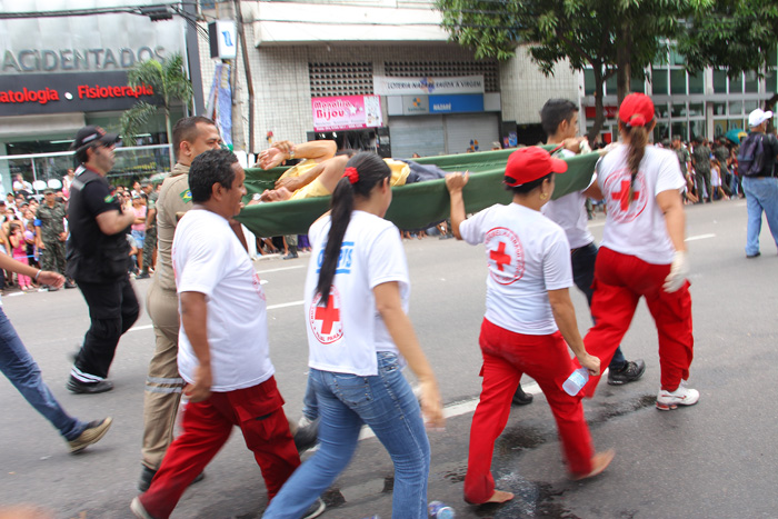 
        
            O povo à espera de sua Rainha
        
    