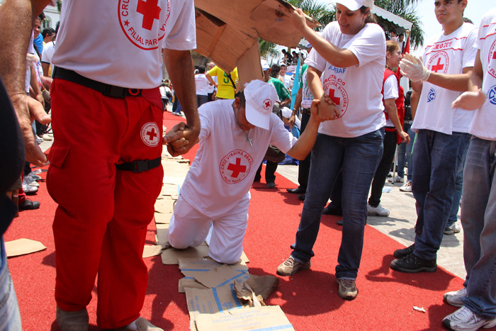 
        
            O povo à espera de sua Rainha
        
    