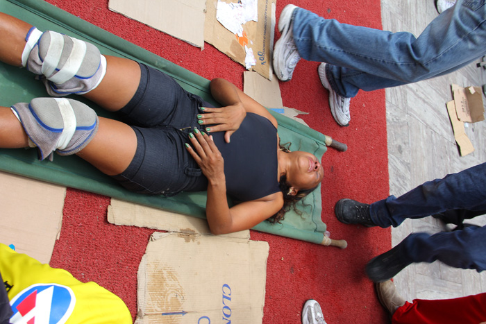 
        
            O povo à espera de sua Rainha
        
    