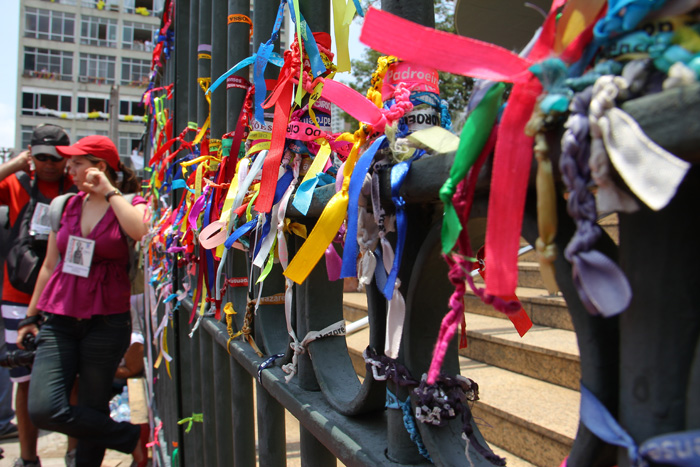 
        
            O povo à espera de sua Rainha
        
    