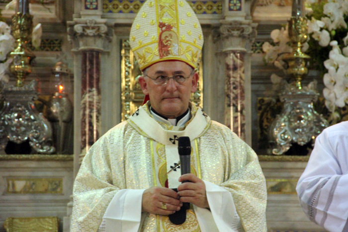 
        
            Manto de Nossa Senhora é apresentado a Belém
        
    