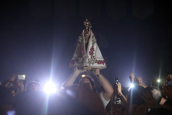 
        
            Manto de Nossa Senhora é apresentado a Belém
        
    