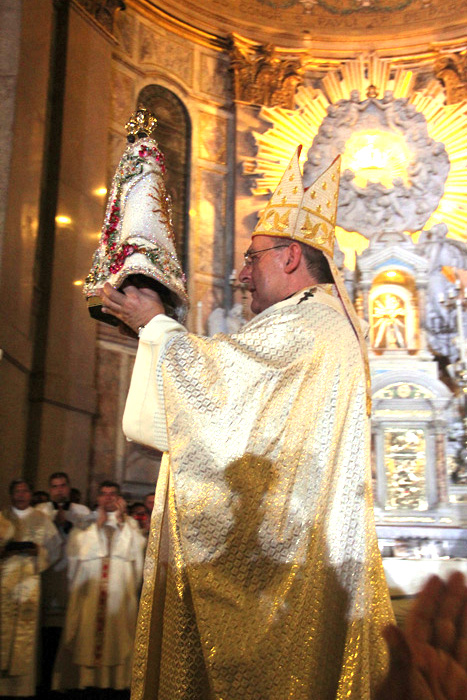 
        
            Manto de Nossa Senhora é apresentado a Belém
        
    