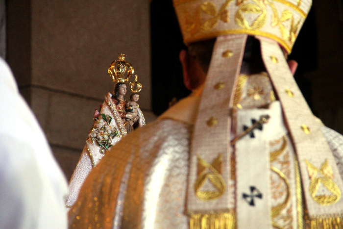 
        
            Manto de Nossa Senhora é apresentado a Belém
        
    