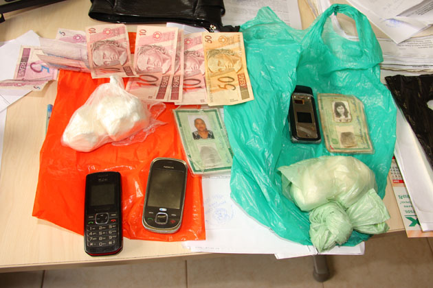 
        
            3 traficantes são presos com óxi no Júlia Seffer
        
    