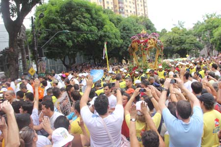 
        
            Círio leva milhões fiéis as ruas de Belém
        
    
