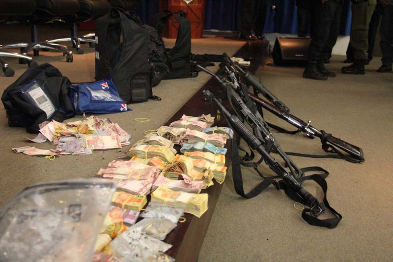 
        
            Polícia apresenta envolvidos em assalto de Moju
        
    