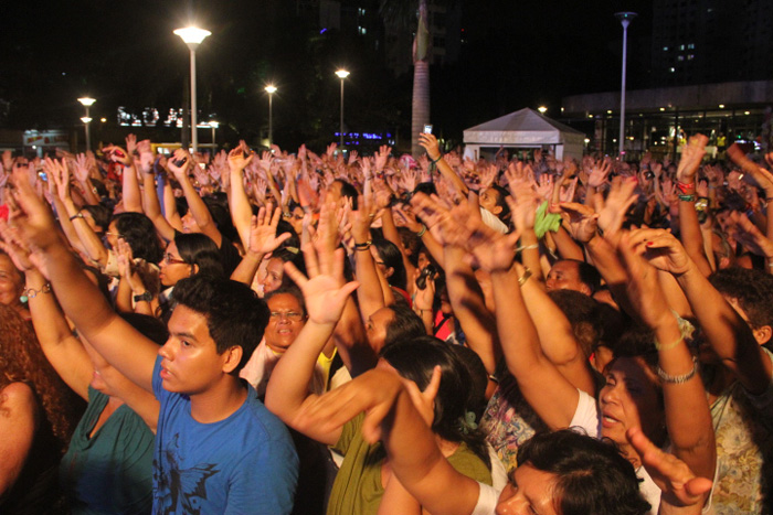 
        
            Padre Fábio de Melo abre o Círio Musical
        
    