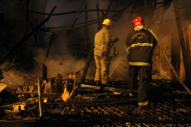 
        
            Incêndio destrói casas no Guamá
        
    