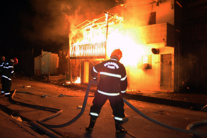 
        
            Incêndio destrói duas casas na Pedreira
        
    