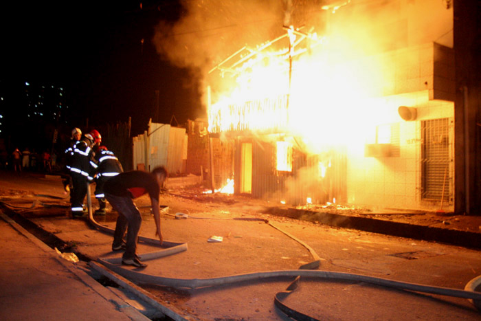 
        
            Incêndio destrói duas casas na Pedreira
        
    