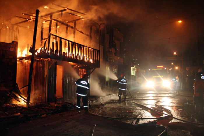 
        
            Incêndio destrói duas casas na Pedreira
        
    