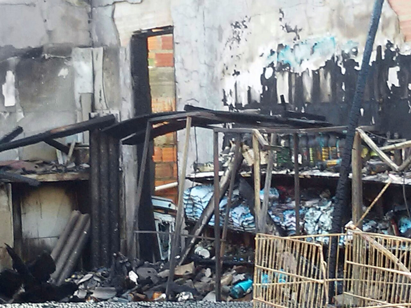 
        
            Mercadinho é destruído por incêndio
        
    