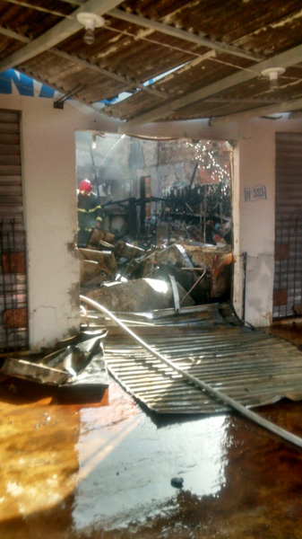 
        
            Mercadinho é destruído por incêndio
        
    