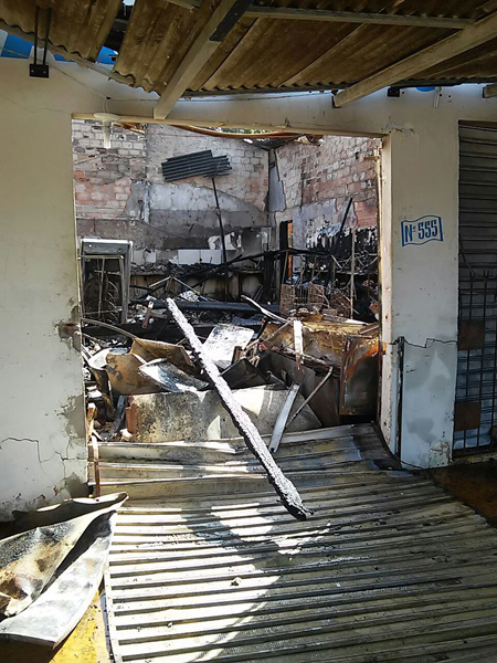 
        
            Mercadinho é destruído por incêndio
        
    