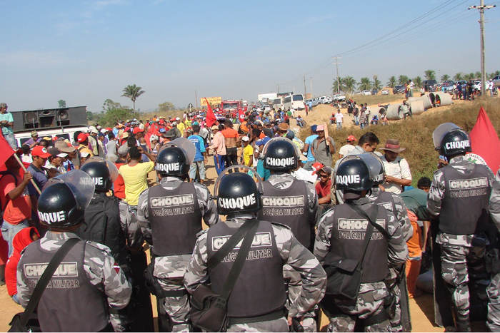 
        
            Tentativa de invasão interdita a PA-275
        
    