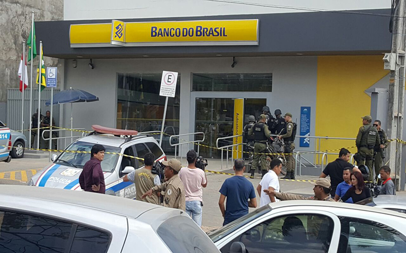 
        
            Vigilante que fazia reféns no banco do brasil é preso
        
    
