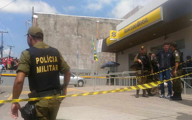 
        
            Vigilante que fazia reféns no banco do brasil é preso
        
    
