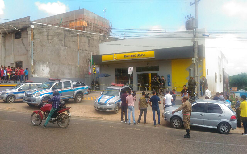 
        
            Vigilante que fazia reféns no banco do brasil é preso
        
    