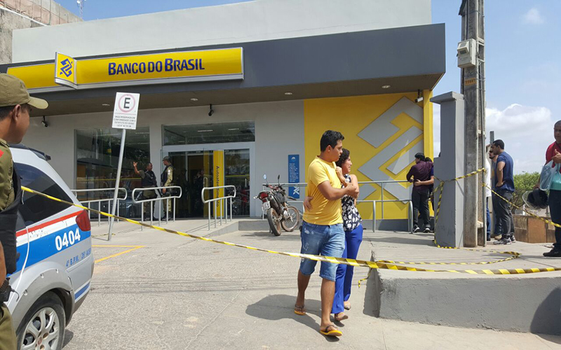 
        
            Vigilante que fazia reféns no banco do brasil é preso
        
    