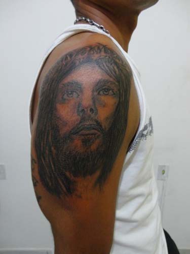 
        
            Veja significado de tatuagens usadas nas cadeias
        
    