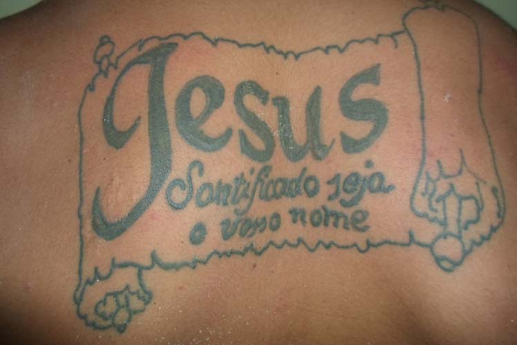 
        
            Veja significado de tatuagens usadas nas cadeias
        
    