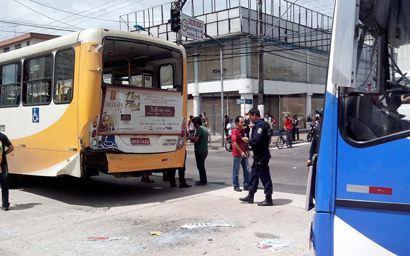 
        
            Batida entre ônibus bloqueia via expressa do BRT
        
    