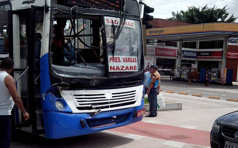 
        
            Batida entre ônibus bloqueia via expressa do BRT
        
    