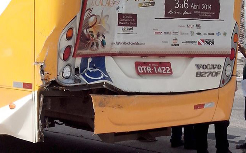 
        
            Batida entre ônibus bloqueia via expressa do BRT
        
    