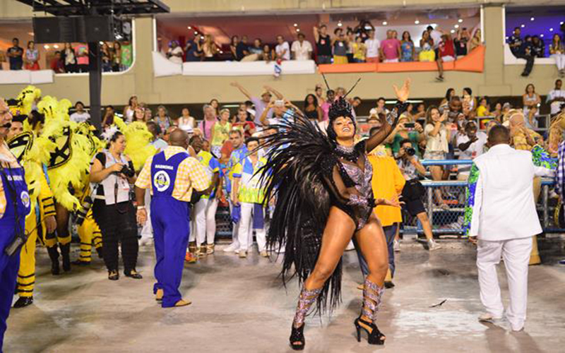 
        
            Musas dão show em desfiles no Rio
        
    