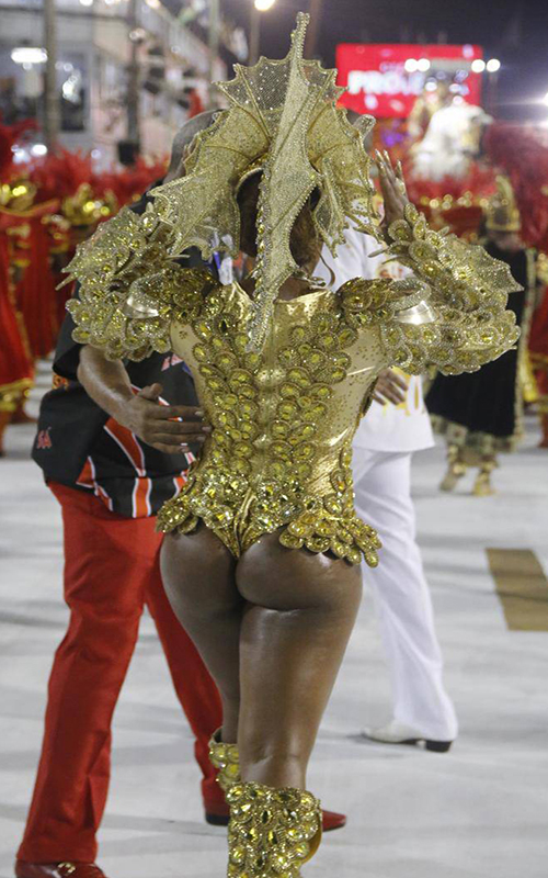 
        
            Musas dão show em desfiles no Rio
        
    