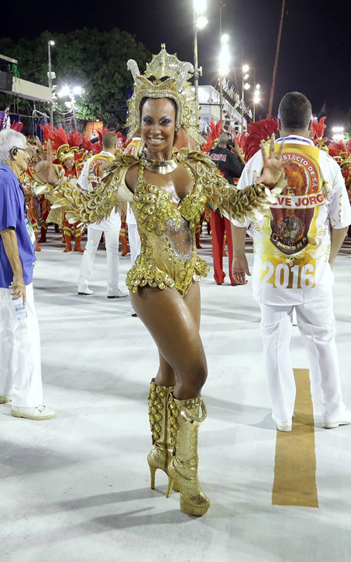 
        
            Musas dão show em desfiles no Rio
        
    