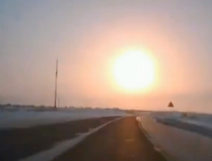 
        
            Rússia: queda de meteorito causa explosões no céu e fere mais de 500
        
    
